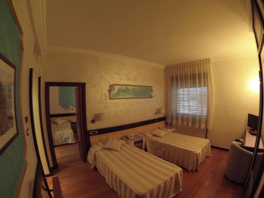 קטנזארו Benny Hotel חדר תמונה