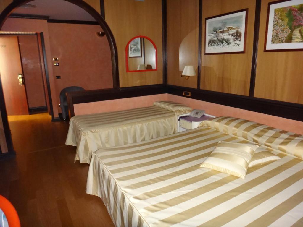 קטנזארו Benny Hotel חדר תמונה
